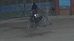 Brutal video: delincuentes golpearon salvajemente a un hombre para robarle la moto en Jáchal