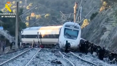 Confirmaron 39 muertos tras el choque de trenes en España. Fotos: AP (Guardia Civil)