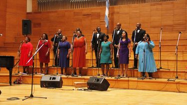 San Juan endulzó sus oídos con el coro góspel