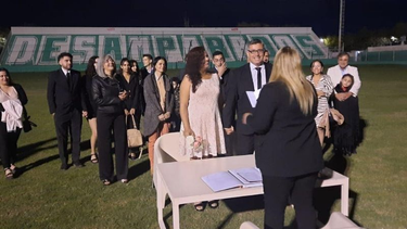 Viral: una pareja sanjuanina dijo ¡Si, acepto! en la cancha de Sportivo