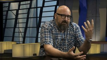 El caucetero que enseña los secretos de la caligrafía japonesa