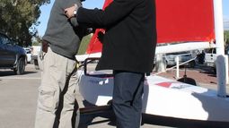 El Gringo De Lara donó un carro a vela a Calingasta