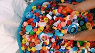 Un reconocido colegio sanjuanino recolectará tapitas y plásticos opacos