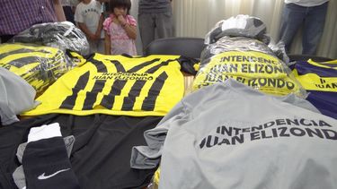 Clubes de fútbol recibieron indumentaria deportiva