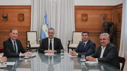 Reparto de ATN. Manuel Adorni y Diego Santilli junto a los gobernadores de San Juan y Catamarca. Reparto de ATN. Manuel Adorni y Diego Santilli junto a los gobernadores de San Juan y Catamarca.