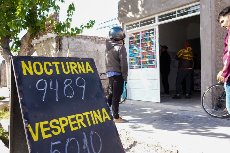 El viernes pasado, don Lorenzo estrenó la nueva sede de su local, el domingo supo que allí había vendido el Quini 6 ganador.