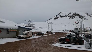 Impresionante: la nieve tiñó de blanco la mina Veladero