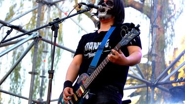 El rock sigue atrayendo a los amantes del género a las plazas