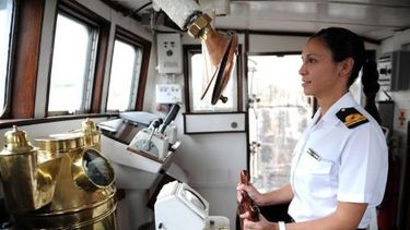 Una sanjuanina oficial, por primera vez al frente de una embarcación de la Armada