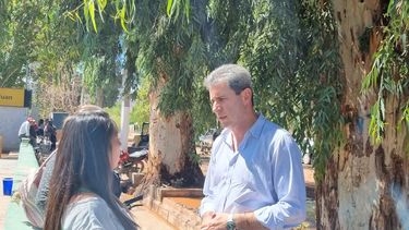 Sergio Uñac en su visita a Calingasta este viernes, tras el intenso temporal que dejó graves daños en la comuna.  Sergio Uñac en su visita a Calingasta este viernes, tras el intenso temporal que dejó graves daños en la comuna.