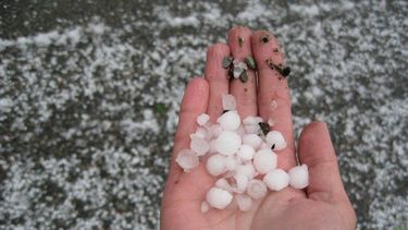 De la nada, llovió y granizó en el Valle de Tulum