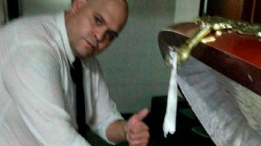 La investigación de un sanjuanino que da otra visión de la foto de Maradona sin vida