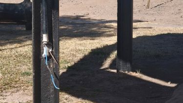 Vandalismo en la plaza Héroes de Malvinas de Sorocayense: rompieron luminarias y tomacorrientes