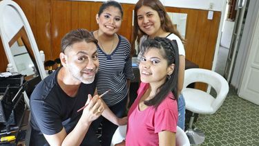 Así fue la movida solidaria de un estilista sanjuanino para egresadas