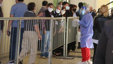 Operativo de test rápidos: así se sacaron las dudas los empleados del Centro Cívico