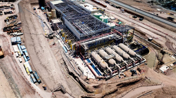 Planta desalinizadora en el norte de Chile, construida por la empresa argentina Techint, en una región donde la minería impulsa el uso de agua de mar. Planta desalinizadora en el norte de Chile, construida por la empresa argentina Techint, en una región donde la minería impulsa el uso de agua de mar.