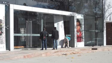 Estalló una de las puertas del Museo Franklin Rawson