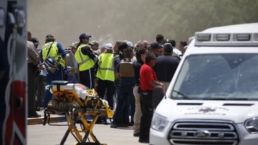 Otro tiroteo en Estados Unidos dejó 15 personas muertas, 14 niños y una maestra.