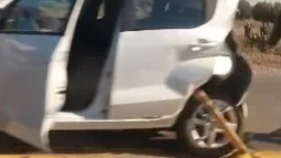 Un auto quedó destruido tras un violento choque en Ruta 40 Un auto quedó destruido tras un violento choque en Ruta 40