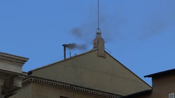 Este jueves a primera hora de la mañana se vio la segunda fumata negra en el Vaticano, indicando que los cardenales aún no logran acordar quién será el nuevo Papa.