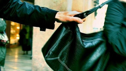 Giro en un juicio abreviado: aceptaba 5 años de prisión por robo y abuso, pero terminó con una condena en suspenso Giro en un juicio abreviado: aceptaba 5 años de prisión por robo y abuso, pero terminó con una condena en suspenso