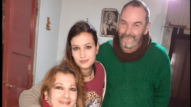 Toda su familia murió, es hija única y gracias a una rifa podrá recibirse