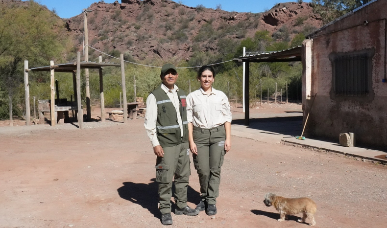 Sergio y María Sol, la pareja sanjuanina que vive en medio de la naturaleza, en una zona protegida de Jáchal.