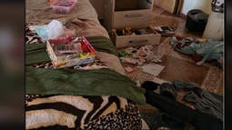 Así quedó el dormitorio de la pareja de comerciante tras el ataque de los ladrones en esa vivienda de Pocito. Así quedó el dormitorio de la pareja de comerciante tras el ataque de los ladrones en esa vivienda de Pocito.