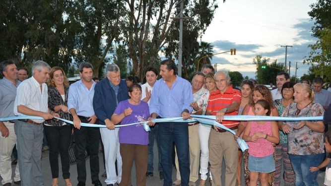 Gioja presente en la inauguración de dos importantes obras de pavimento