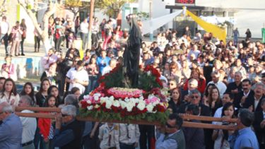 Una multitud de fieles celebró la procesión de Santa Rosa