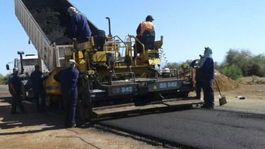 Firmaron convenios para nuevos asfaltos en tres municipios