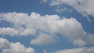 Máxima de 18º con alerta por vientos intensos