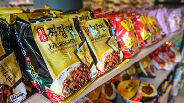 En el barrio chino sanjuanino que se hizo tendencia en cuestión de meses, el ramen y los peperos son los favoritos de los clientes.