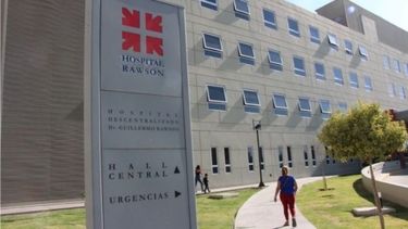 Buscan a los familiares de un hombre que está internado en el Hospital Rawson