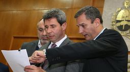 El exgobernador Uñac con Sergio Ruiz y el exministro de Infraestructura, Julio Ortiz Andino. El exgobernador Uñac con Sergio Ruiz y el exministro de Infraestructura, Julio Ortiz Andino.