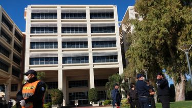 Evacuaron el Cívico: amenaza de bomba y un incendio en una sala de máquinas