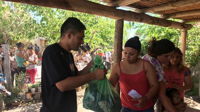 Más de 100 familias del Asentamiento La Defensa recibieron donaciones