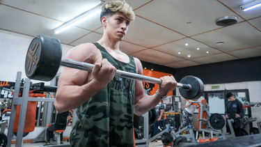 Él es Julián Aguirre, el joven que lucha por su vida tras sufrir un accidente en un gimnasio de Rivadavia.