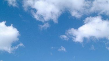 Máxima de 26º con alerta por vientos intensos fuertes