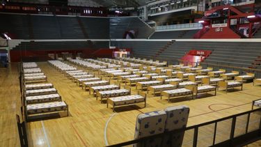 Las impresionantes imágenes del Cantoni convertido en hospital de campaña