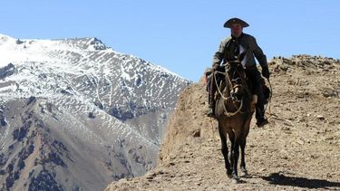 Cruce de los Andes: En el límite con Chile, un rezo por Gioja