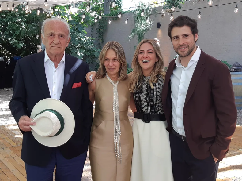 Adriano Senetiner y Cecilia Zunino en el casamiento de su hija Milagros con el español Francisco Javier Cocheteux. Foto: Diario Uno