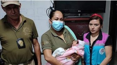 Quiso vender a su bebé por casi 300 dólares para comprarse un celular