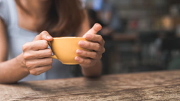 Un desayuno a ciegas en el Día del Bastón Blanco, para aprender y ser consciente.
