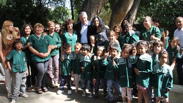 Alumnos de El Encón le cantaron el feliz cumple al gobernador