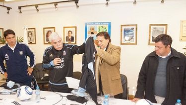 Centro de alto rendimiento recibió indumentaria de la selección argentina