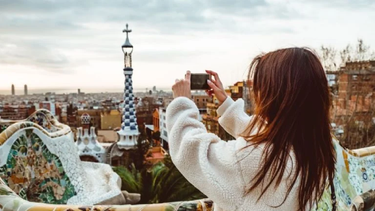 Video: reveló su truco para viajar gratis por toda Europa y se volvió viral