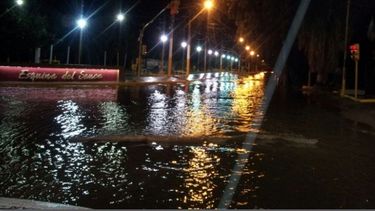 Destrozos, evacuados y calle anegadas por la intensa lluvia
