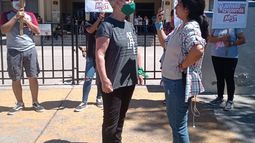 Tensión en las puertas del Marcial Quiroga: pañuelos verdes y providas protagonizaron un fuerte cruce