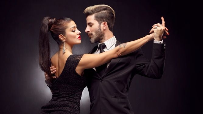 Romina Oropel y Elías Martínez están encantados con la posibilidad de enseñar a bailar tango en los barrios